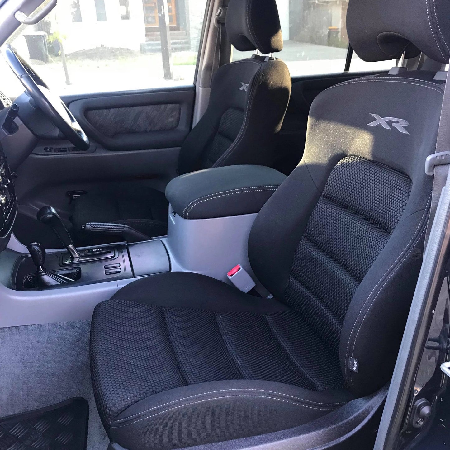 Seat Adapter Kit - Suitable for use with 100/105 Series LandCruiser