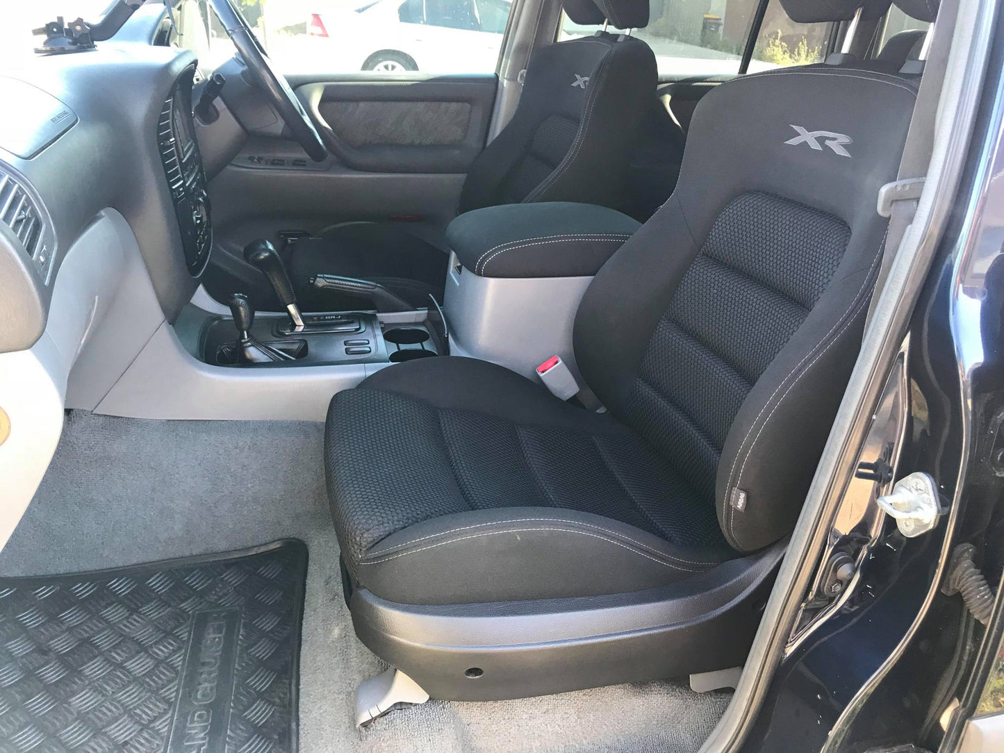 Seat Adapter Kit - Suitable for use with 100/105 Series LandCruiser