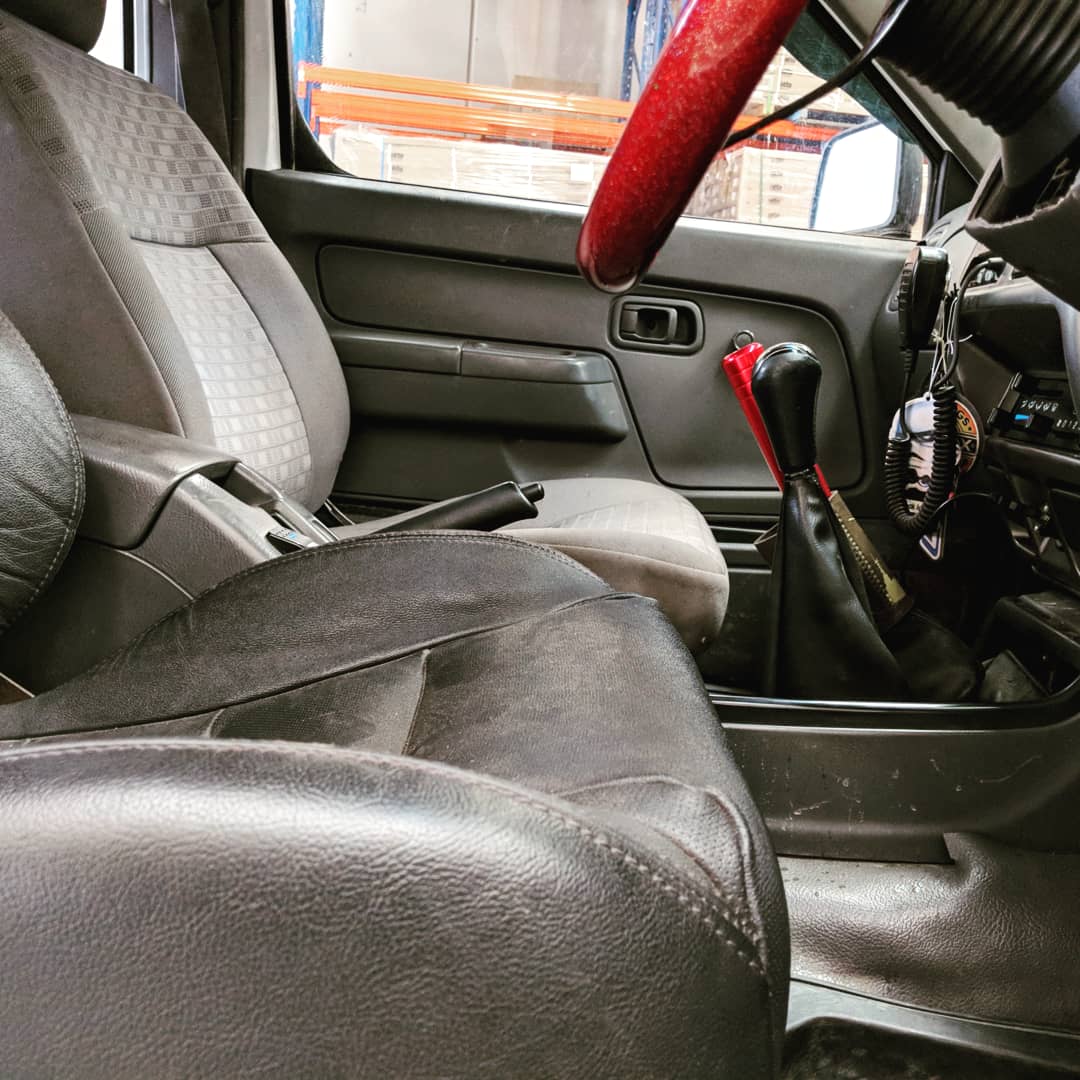 Seat Adapter Kit - Suit Navara D22